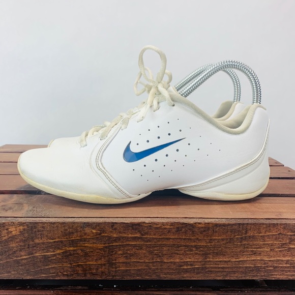 nike sideline 3 size 6